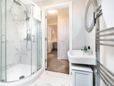 Stunning Central Belfast Apartment Free Parking Great Location 0*,